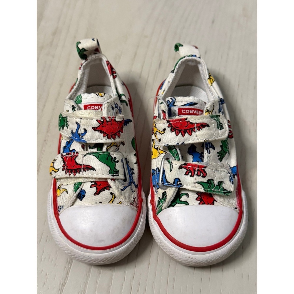 Converse Chuck Taylor All Star Dinosaur Print Sneakers Size 5.
White canvas wit